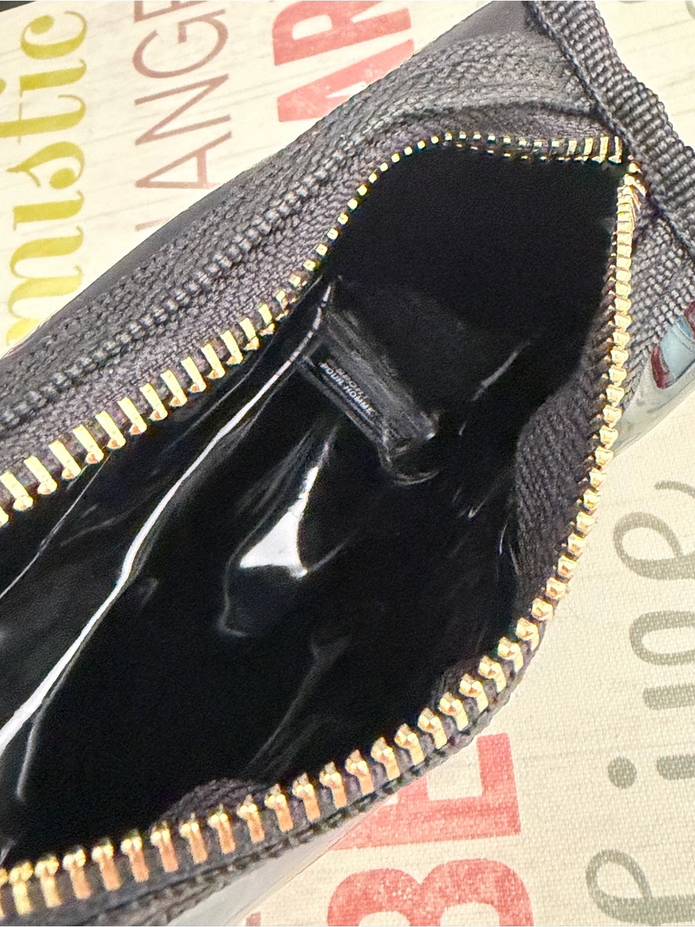 Limited Edition Gucci Black Patent Mini Toiletry Pouch with GG Logo Pattern GWP - Picture 6 of 7